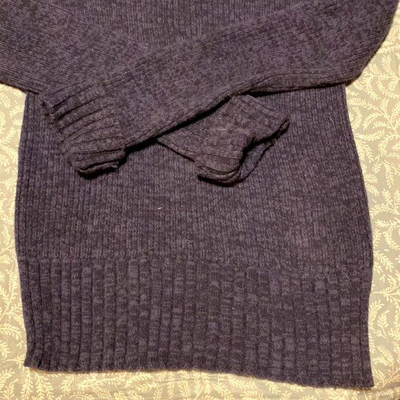 Sonoma Life Styles Navy Blue Turtleneck size small with indented grooves. - Picture 8 of 8
